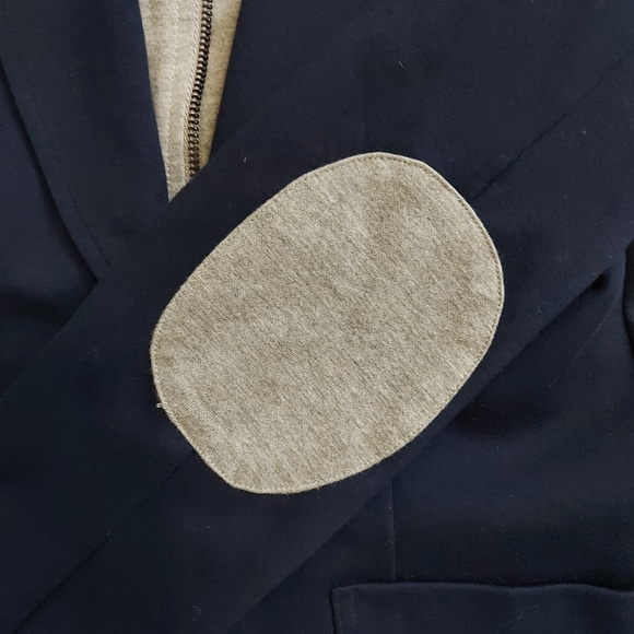 Boys suit with removable hood - Picture 3 of 4